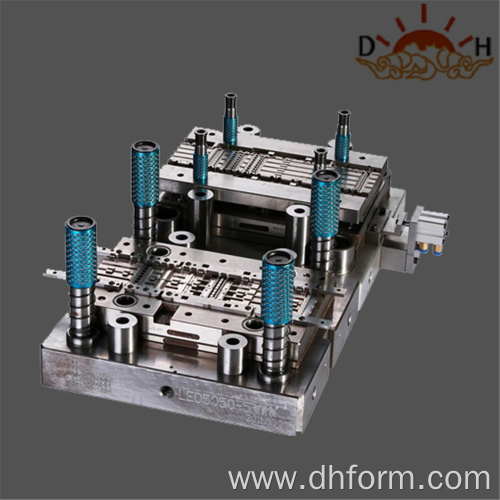 Metal stamping die for automotive connector terminal